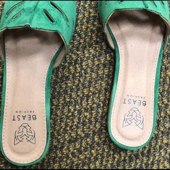 Green palm mule flats - Picture 2 of 3